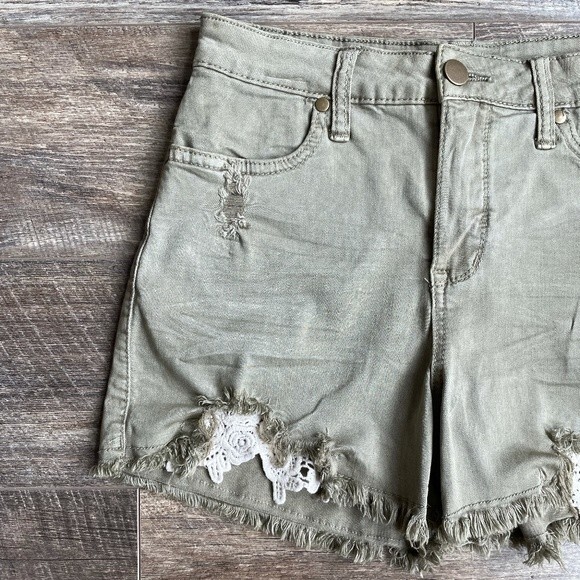 Easel Mid-Rise Lace Appliqué Detailed Distressed Shorts Olive Green Small - Picture 6 of 8